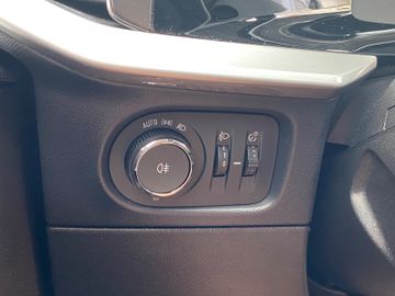 Bild 15 Opel MOKKA e EDITION ALLWETTERREIFEN SHZ
