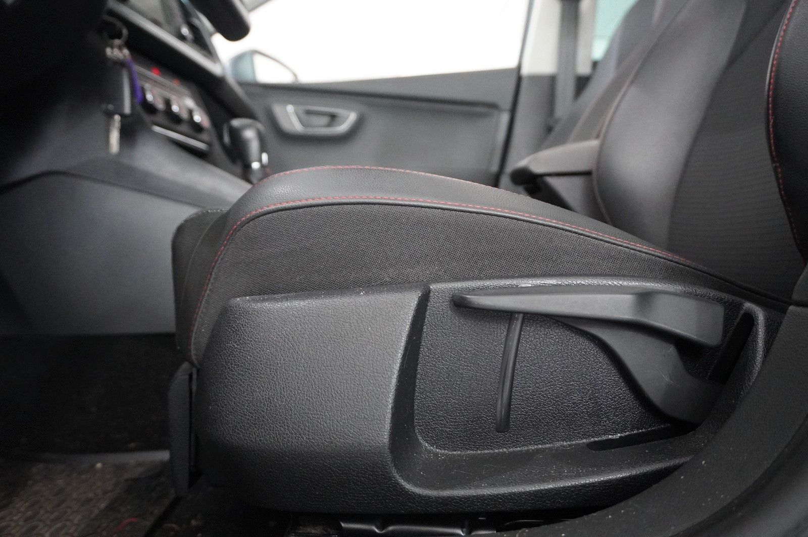 Fahrzeugabbildung SEAT Leon ST 1.4 TSI FR SPORT DSG KLIMA/PDC/TEMP/PANO