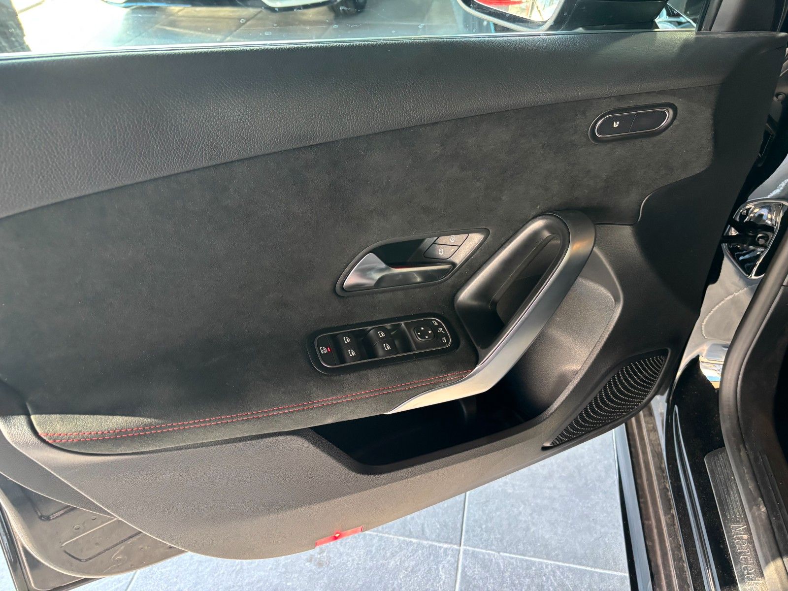 Fahrzeugabbildung Mercedes-Benz A 200 //AMG-LINE//MBUX//AMBIENTE/KAMERA/SHZ/NAVI