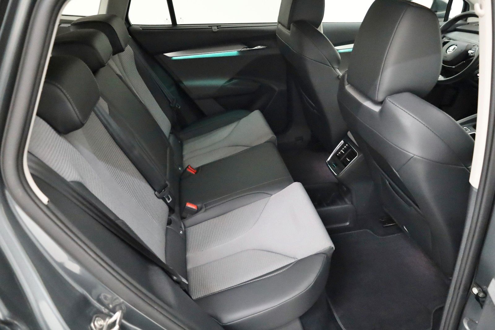 Fahrzeugabbildung SKODA Enyaq 80 Loft ,T.Leder,Navi,LED,SH,Kamera,AHK