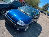 Renault Clio 1.2 RT - Renault Clio aus 1999: 1.2