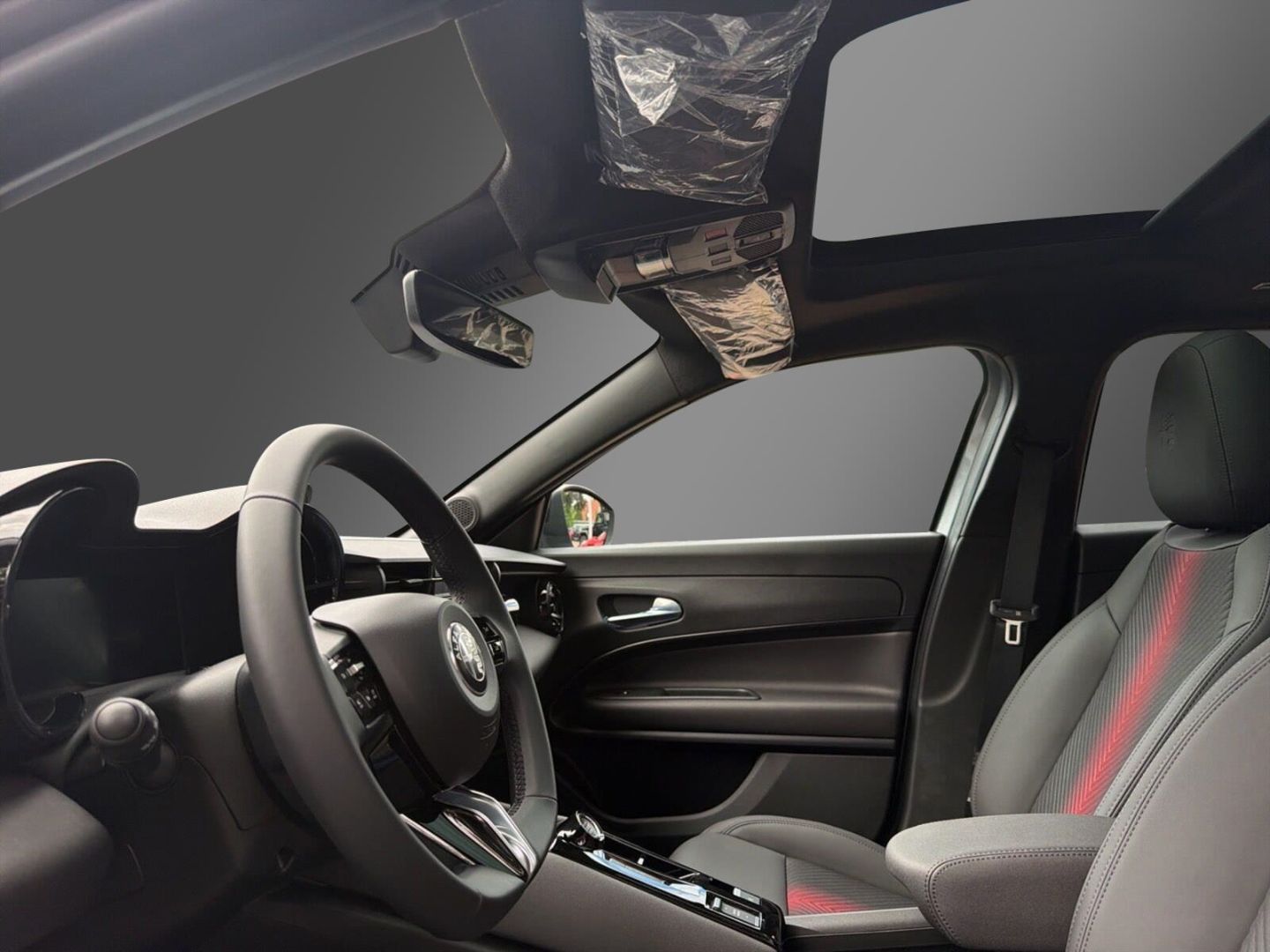 Fahrzeugabbildung Alfa Romeo Junior Ibrida TI 1,2 VGT 107kW MY26-Panoramadach