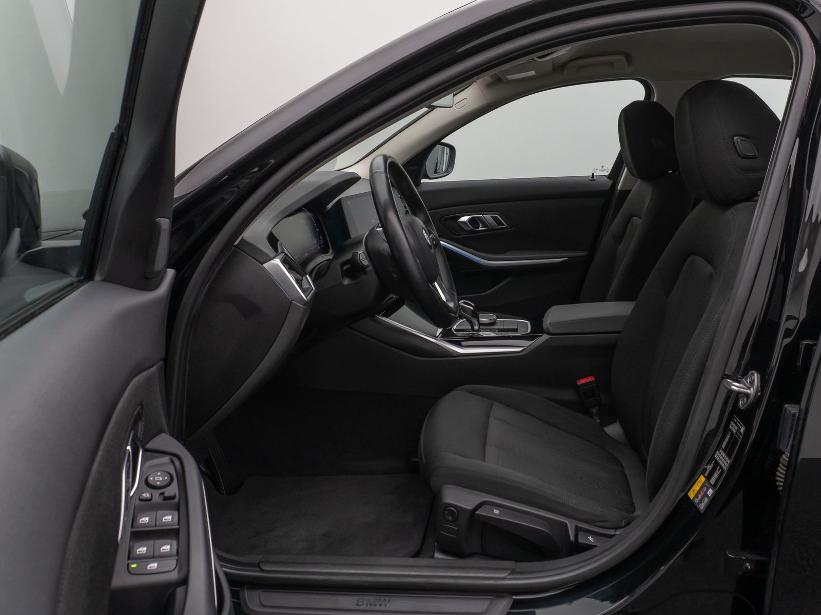 Fahrzeugabbildung BMW 330e ACC Alarm DAB CockpitPr HiFi PDC WLAN Sport