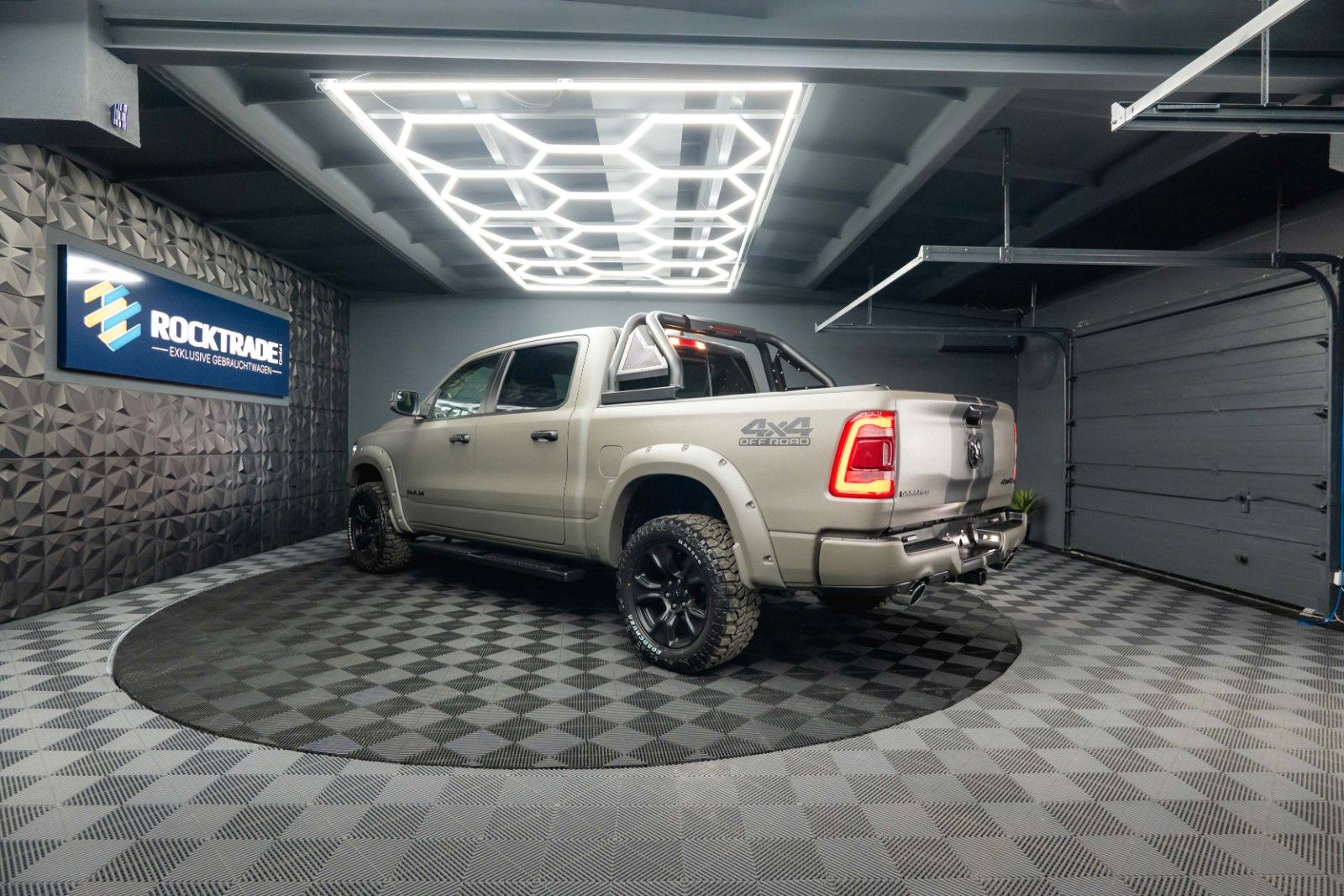 Fahrzeugabbildung Dodge RAM 5.7 V8 HEMI 4x4 OFFROAD Night LARAMIE RAPTOR