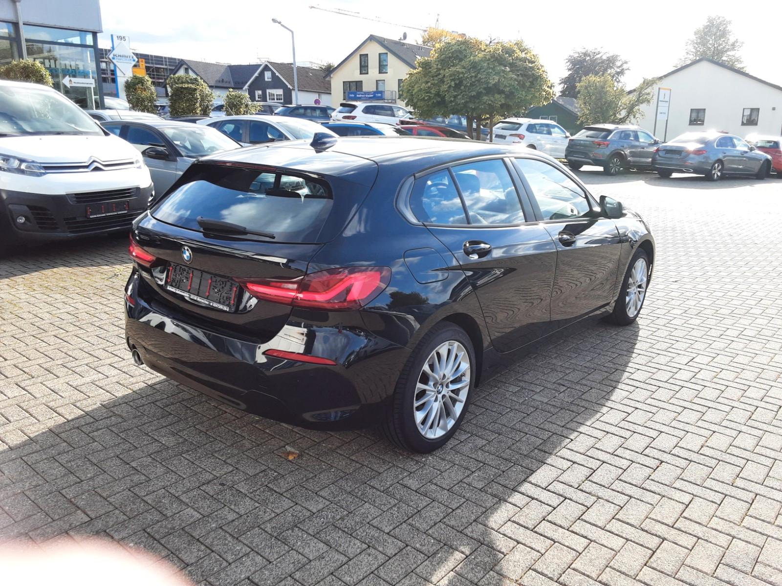 BMW 118i Advantage Autom Navi AppCon SH PDC AHK-Ab