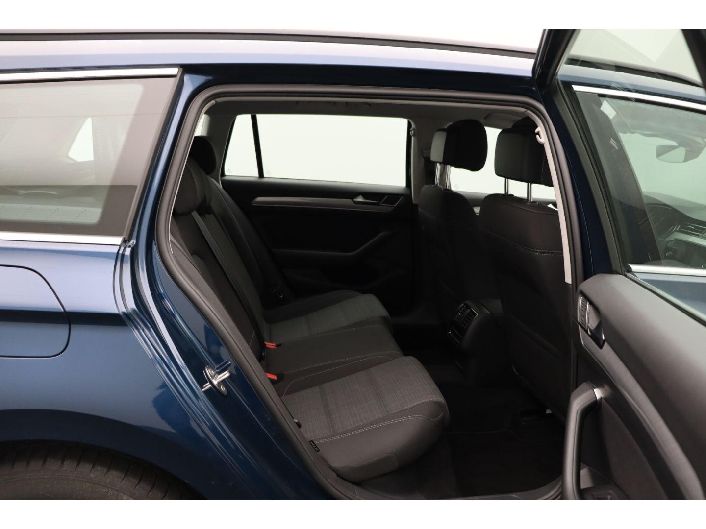 Fahrzeugabbildung Volkswagen Passat Variant 2.0 Business 3-Zonen-Klima Kamera
