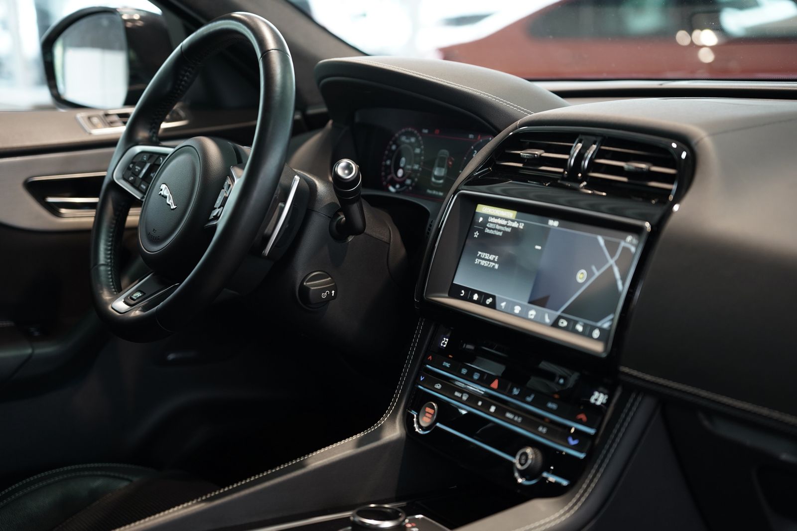 Jaguar F Pace