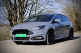 Ford Focus 2,0 EcoBoost ST - Ford Focus mit Benzin-Antrieb: Limousine, 2.0