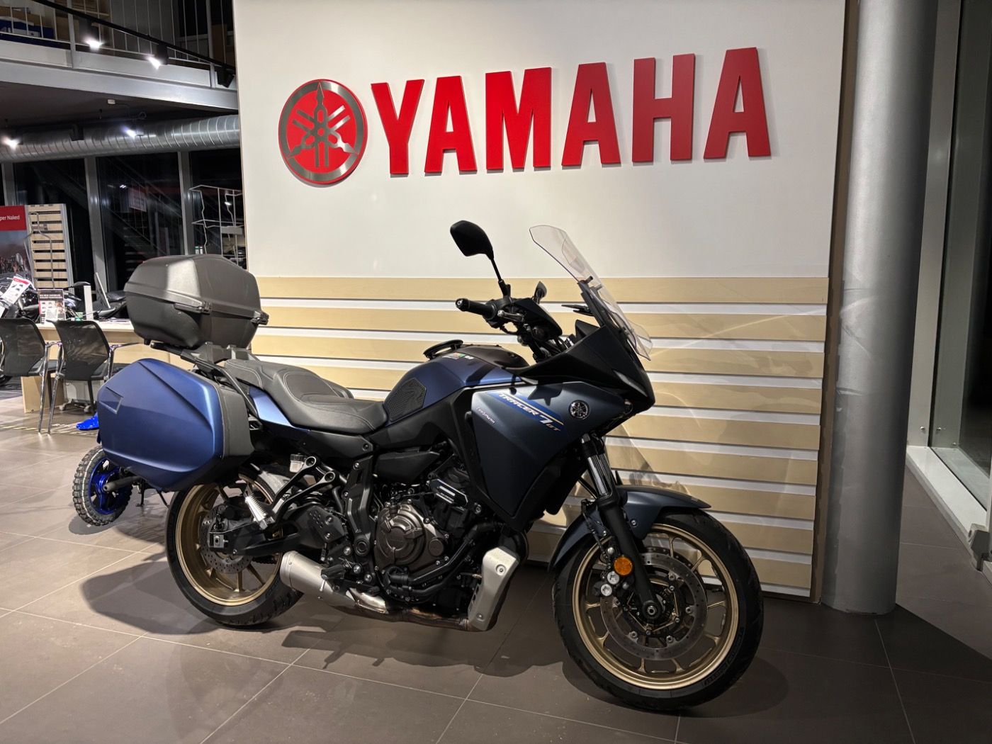 Fahrzeugabbildung Yamaha Tracer 7 GT mit Topcase, Tieferlegung,
