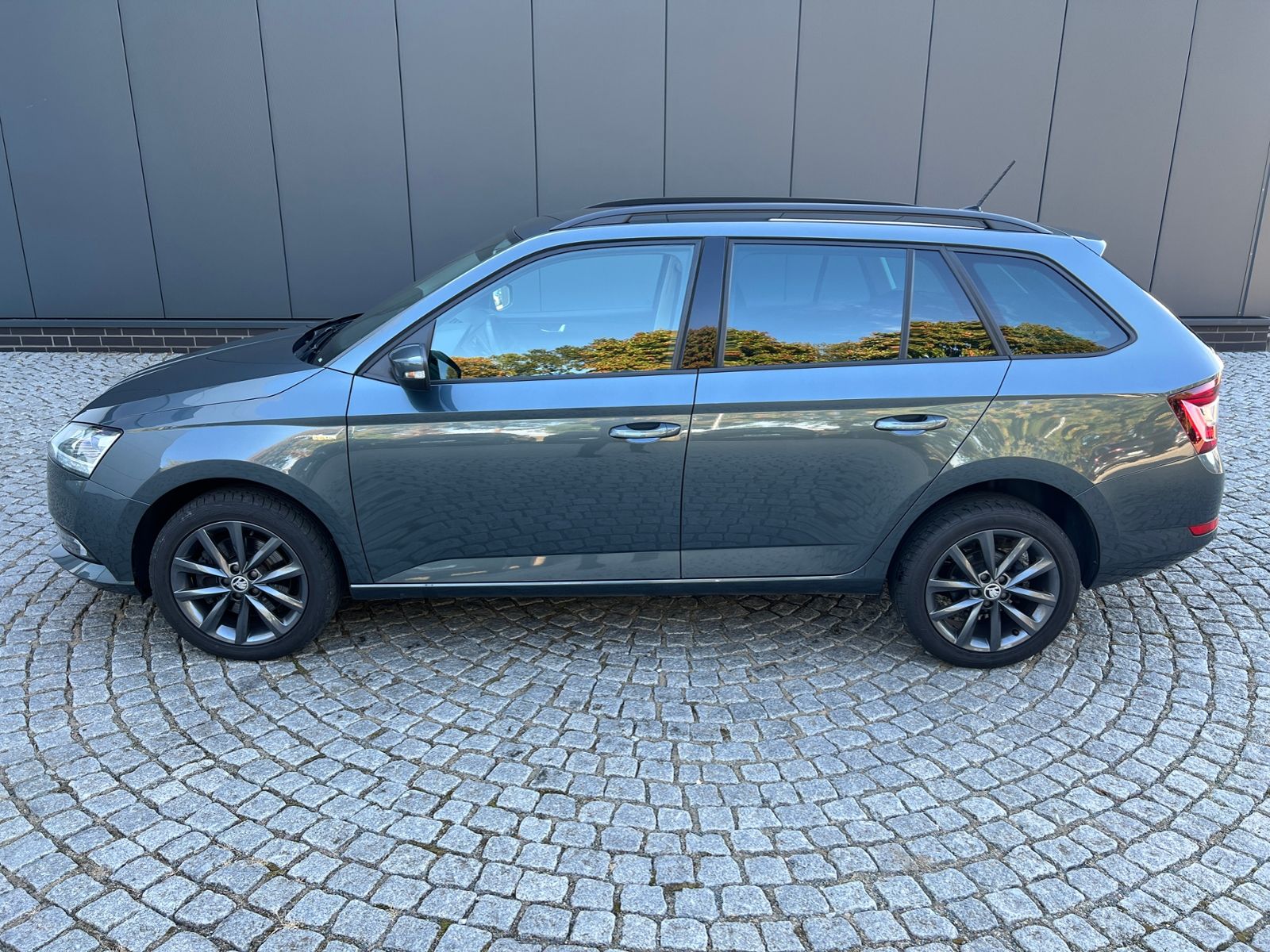 Fahrzeugabbildung SKODA Fabia Combi Soleil 1.0 TSI *AHK, Bi-LED, 16'-LM*