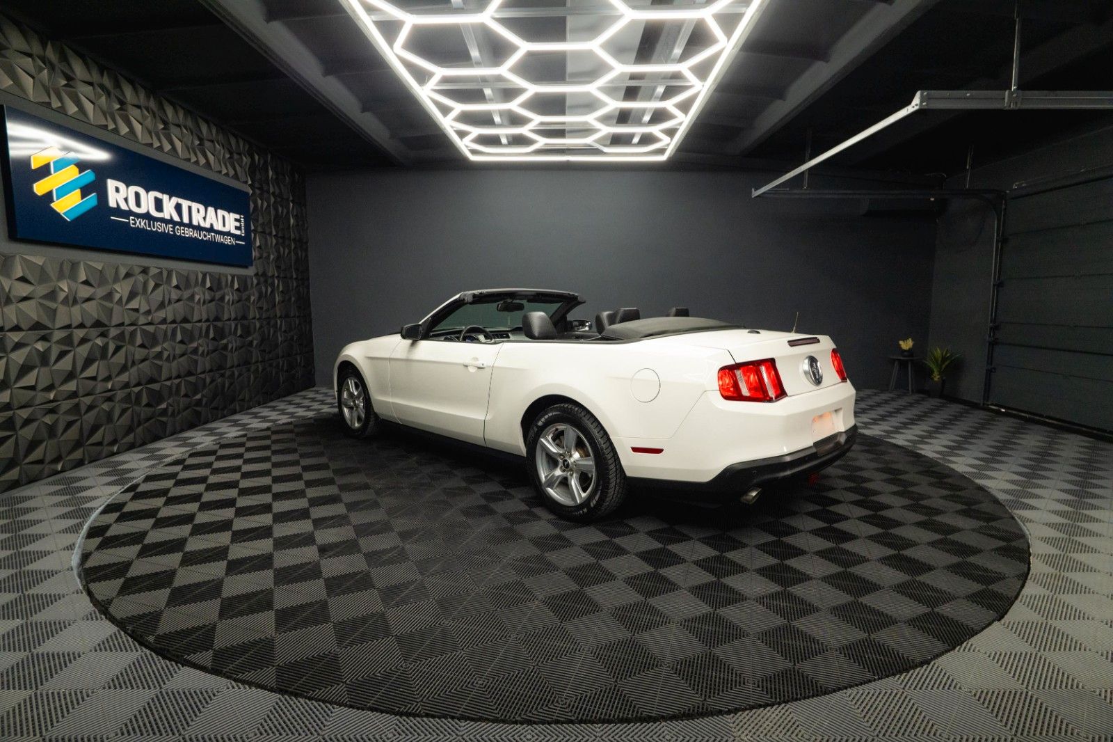 Fahrzeugabbildung Ford Mustang 3.7 V6 GT Cabrio | TÜV 2028 | 4Season