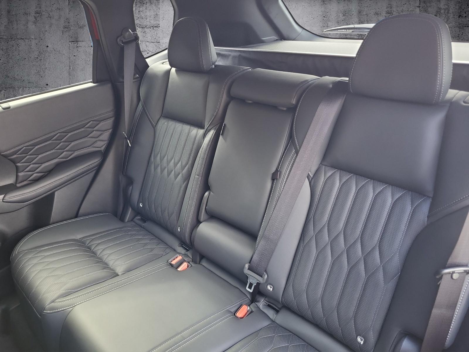 Mitsubishi Outlander 2.4 PHEV 4WD Top -PANO/Leder/HUD