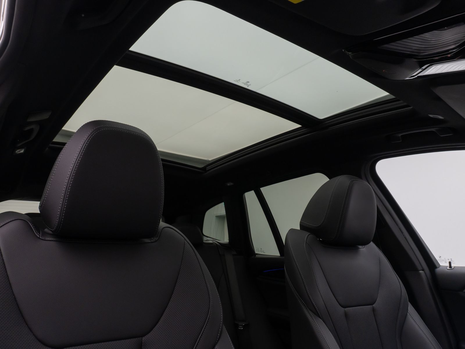 Fahrzeugabbildung BMW X3 xD20d Panor Kamera DAB HiFi Komfort Sport 19"
