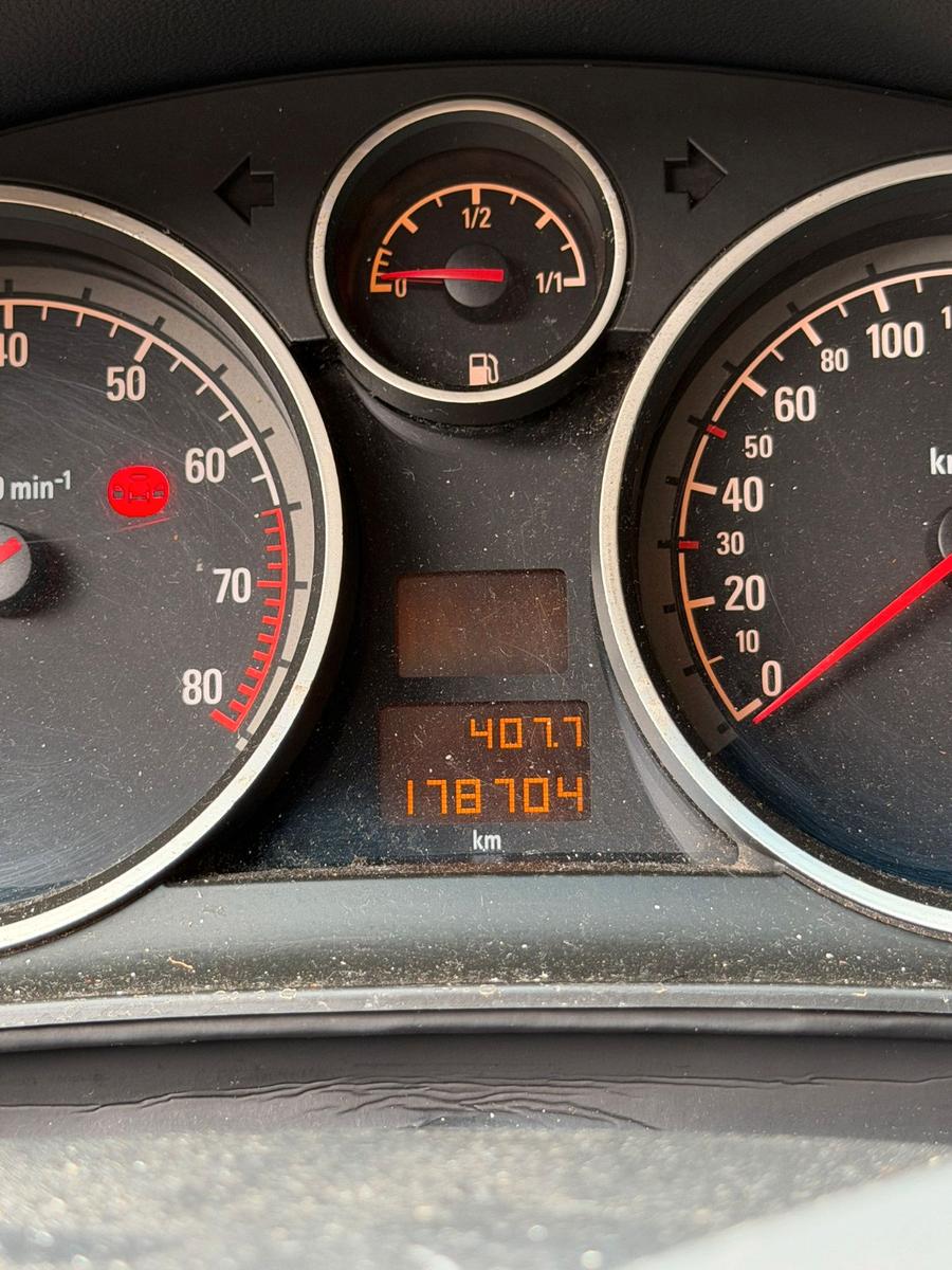 Opel Astra 2004 — engine 1.796 cm³, 125 HP (92kW)
