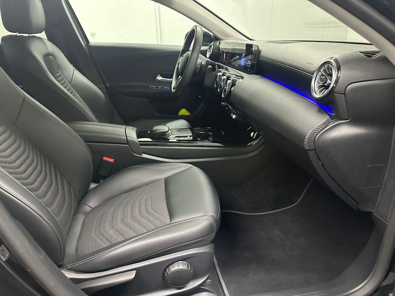 Fahrzeugabbildung Mercedes-Benz A 250 e DCT*STYLE*KAMERA*PDC*NAVI*AMBIL*LED