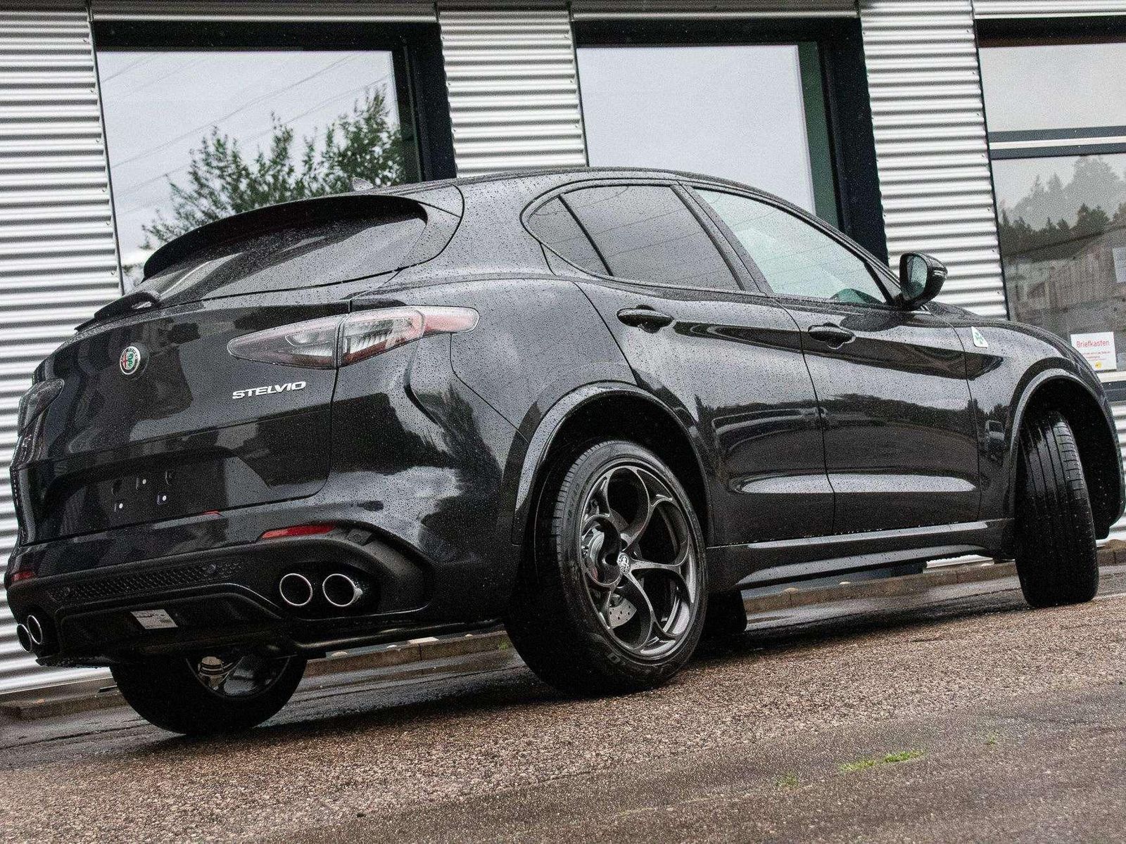 Fahrzeugabbildung Alfa Romeo Stelvio Quadrifoglio 2,9l Q4 vom AR Vertragshänd