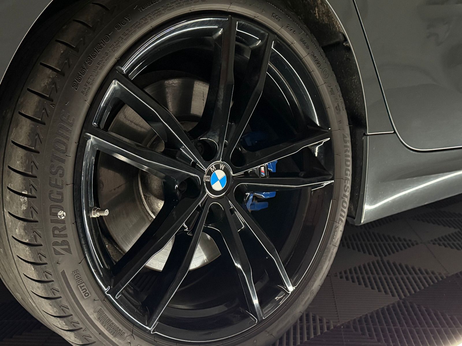 Fahrzeugabbildung BMW 330 d Lim. M SPORT/LASER/HuD/H&K/LIVE PRO/DE FZG