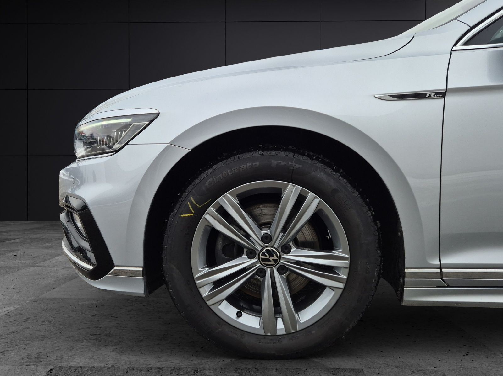 Fahrzeugabbildung Volkswagen Passat Variant TSI R-Line DSG Matrix Navi AID AC