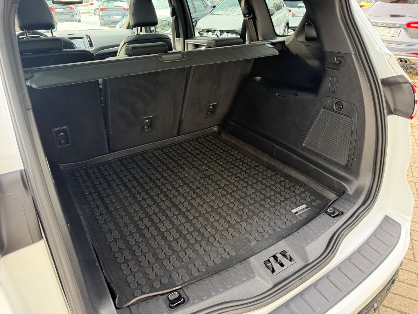 Fahrzeugabbildung Ford S-Max ST-Line ACC LED TWA RFK Pano AHK Navi el.