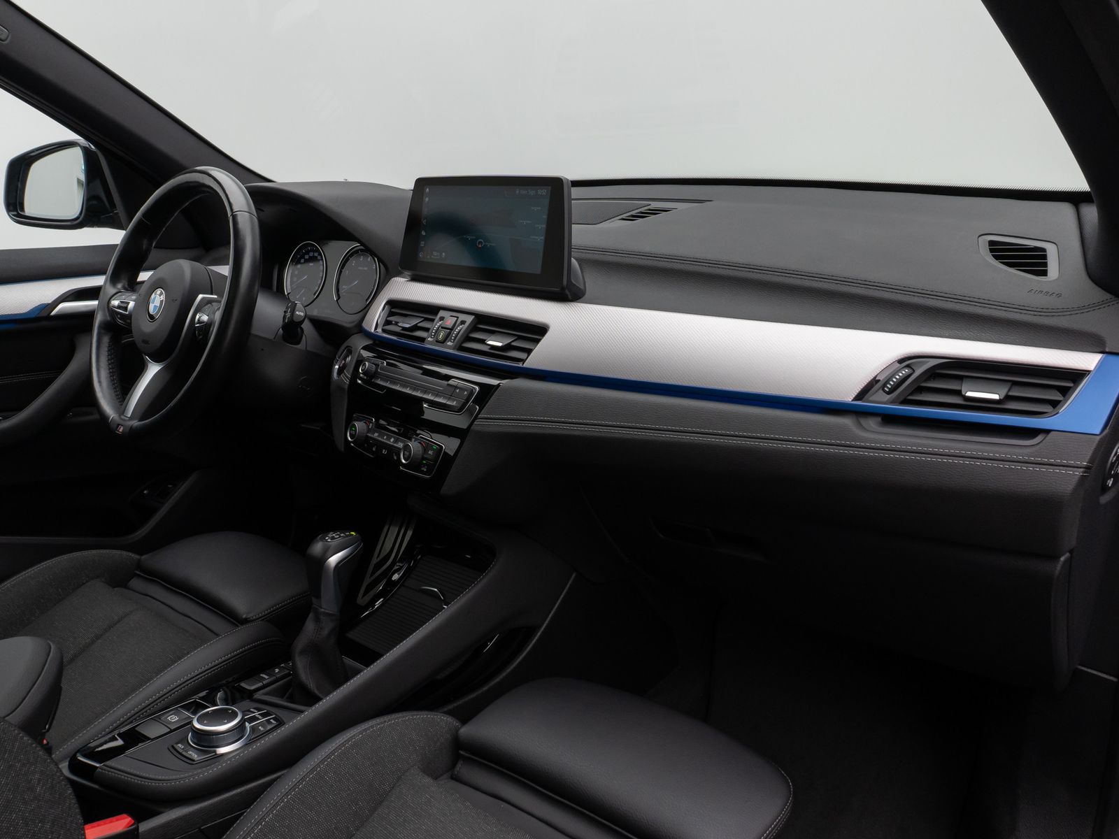 Fahrzeugabbildung BMW X1 xD25e M Sport Panorama Kamera HUD DAB HiFi