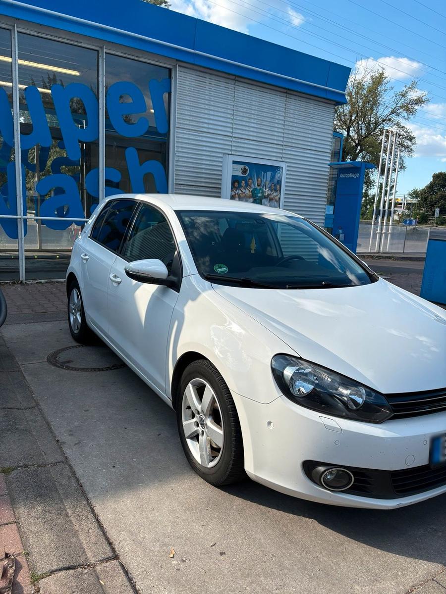 Volkswagen Golf 2010 — вигляд ззаду