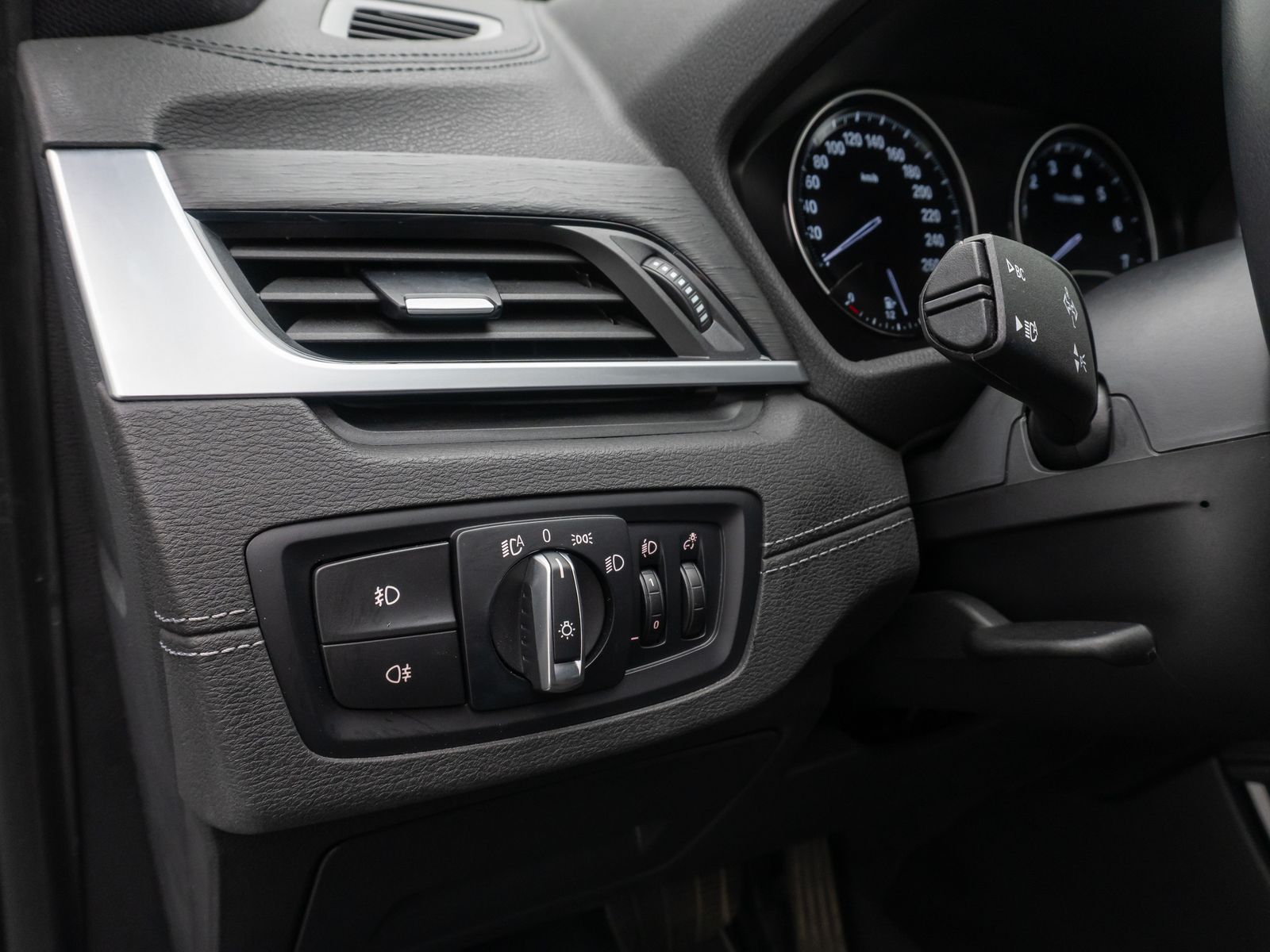 Fahrzeugabbildung BMW X1 xD25e xLine HUD Navi+ HiFi DAB Kamera 19Zoll