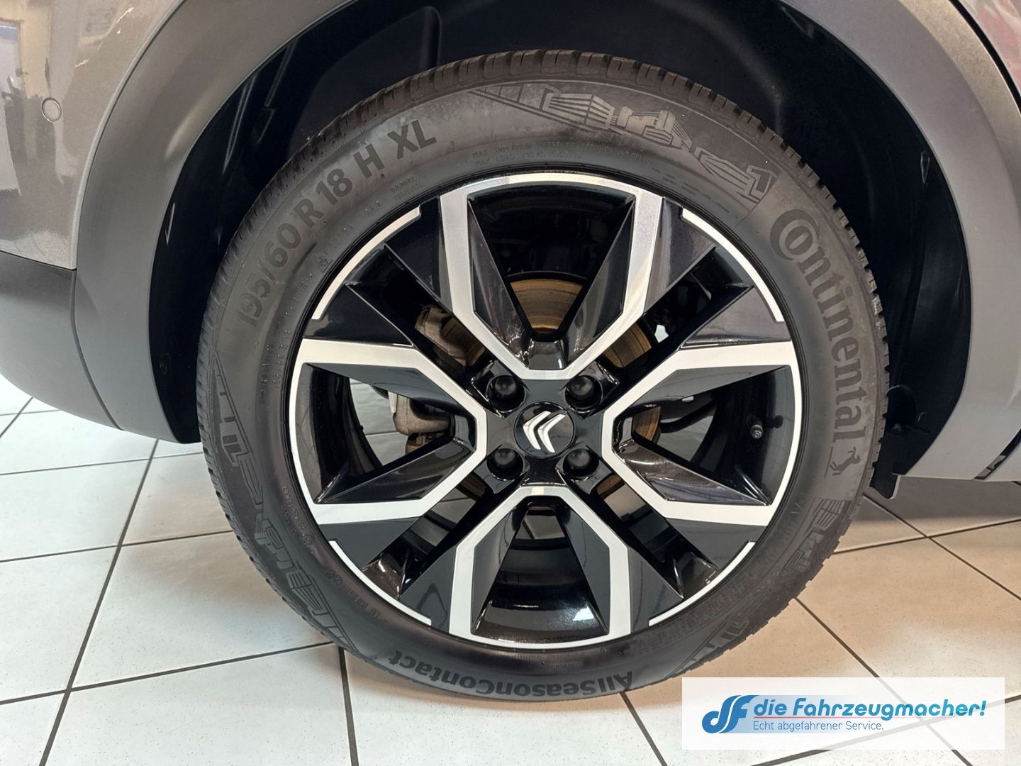 Fahrzeugabbildung Citroën C4 e- Shine HUD Navi 360 Kamera LED Apple CarPla