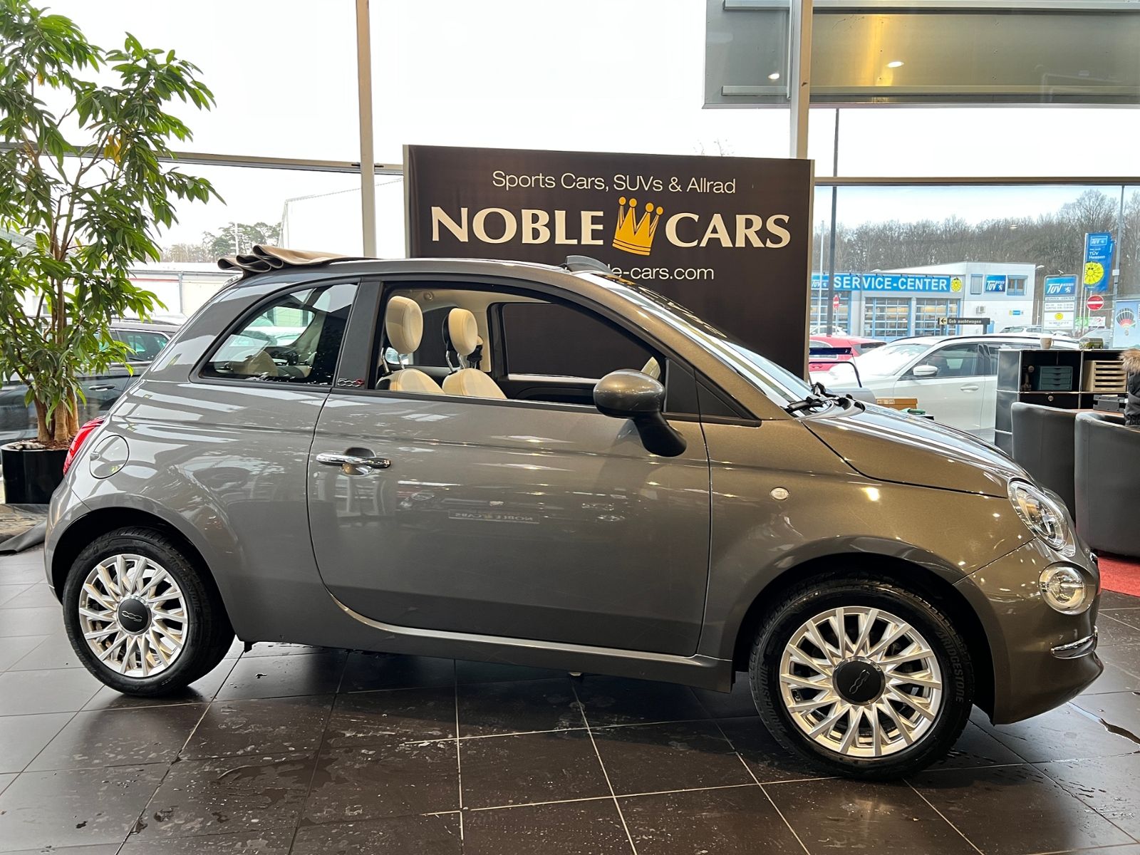Fahrzeugabbildung Fiat 500C Cabrio Lounge KLIMA NAV GRA PDC ALU