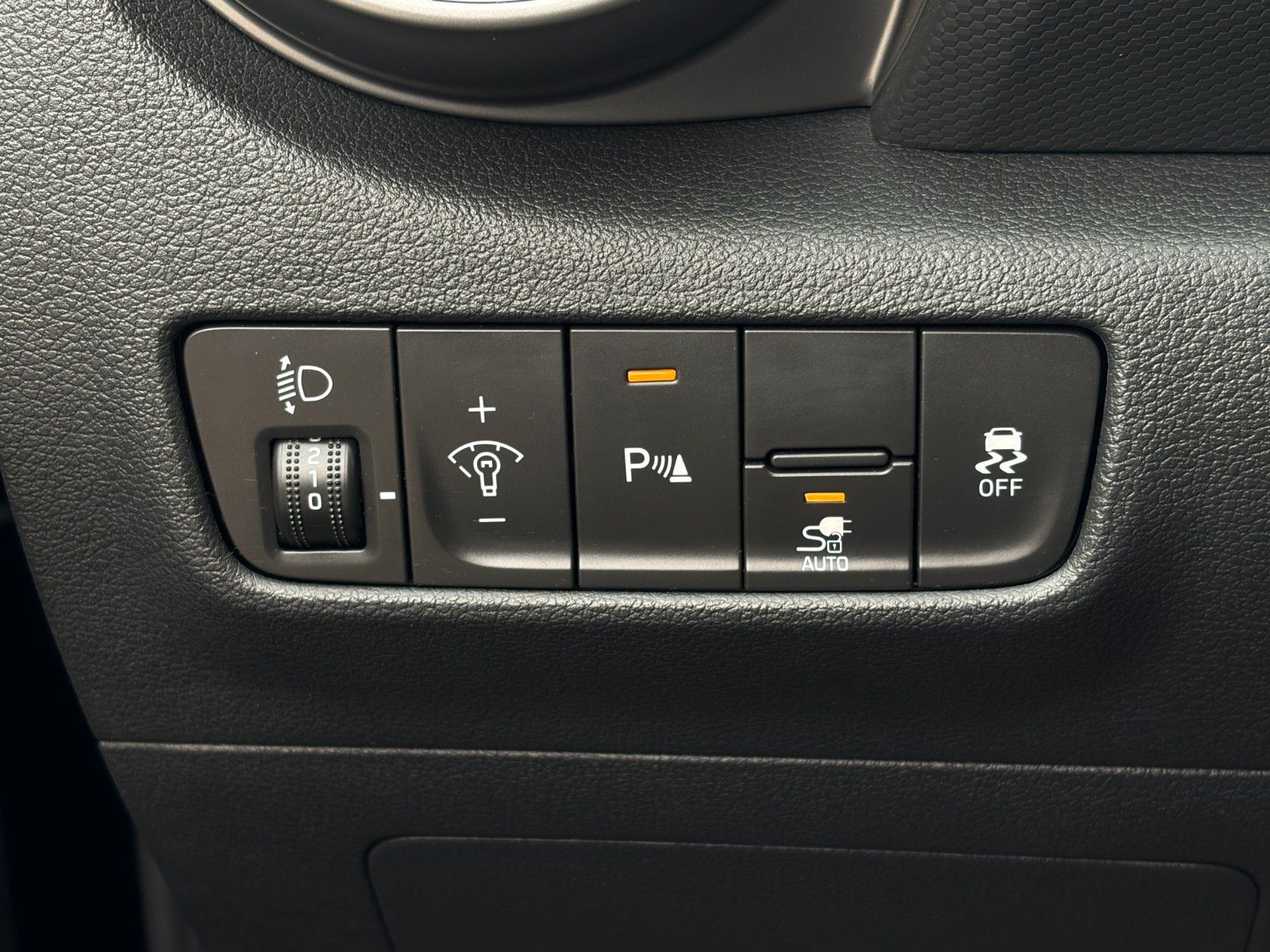 Fahrzeugabbildung Hyundai KONA E Advantage 11kw OBC LED ACC CAM SHZ NAVI
