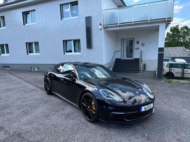 Porsche Panamera 4S