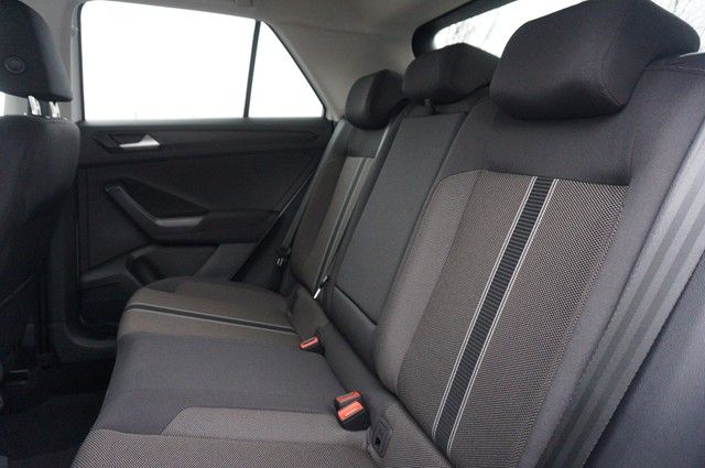 Fahrzeugabbildung Volkswagen T-Roc TSI Style LED AHK Navi ACC RFK SH LM