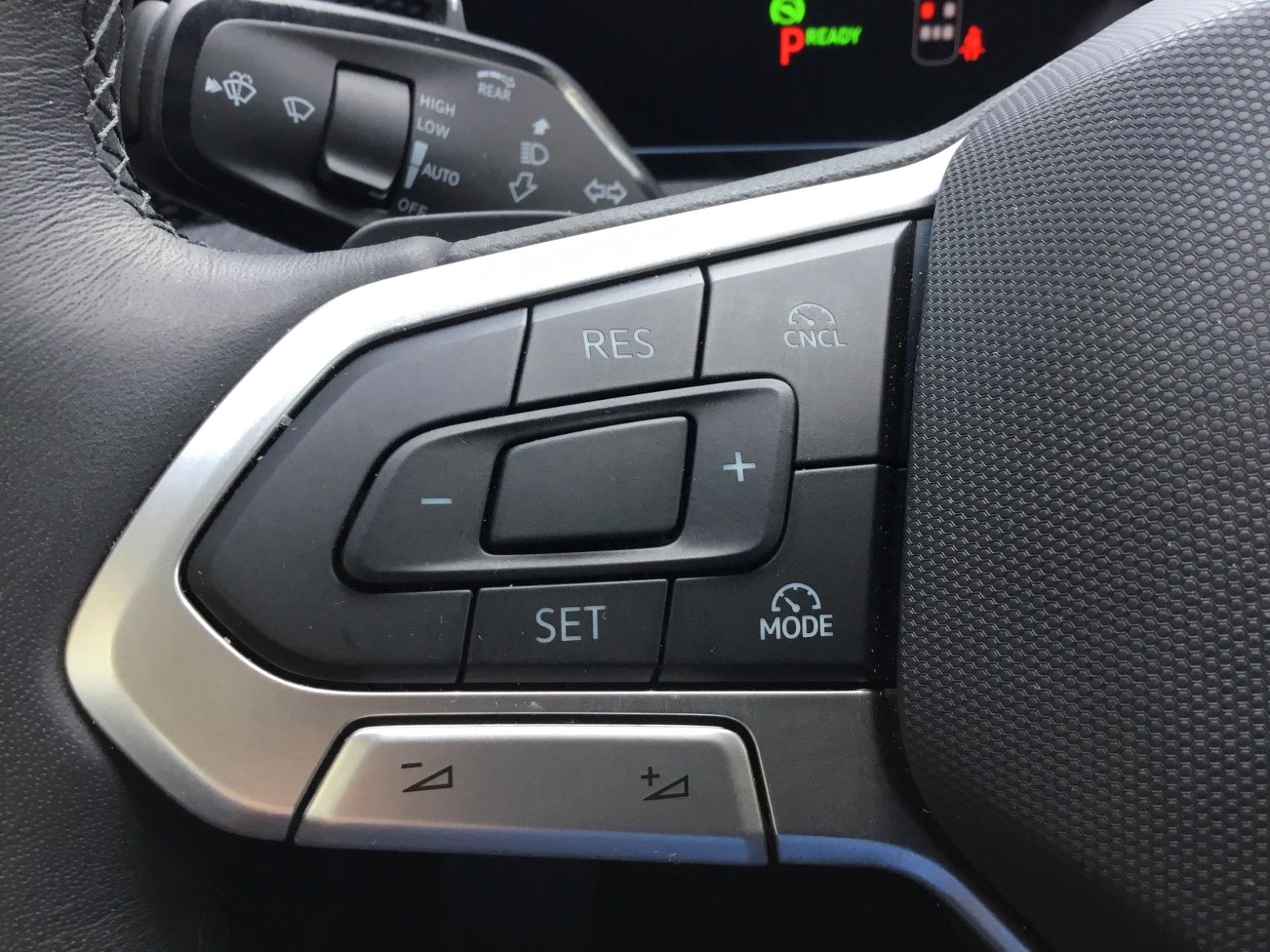 Fahrzeugabbildung Volkswagen Tiguan 1.5 eTSI DSG+AHK+LED+Kamera+Sitzheizung