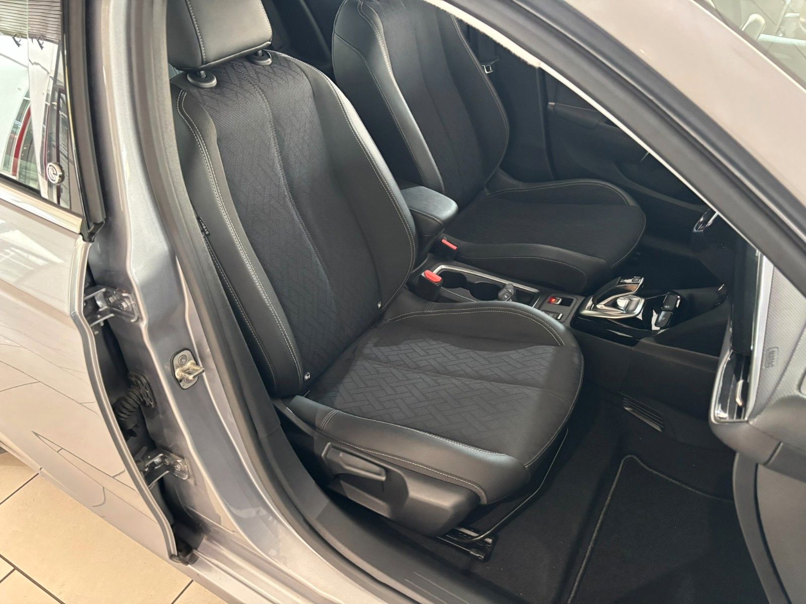 Fahrzeugabbildung Opel Corsa-e F ELEGANCE 3-PHASIG NAVI/LED/KAMERA/DAB+