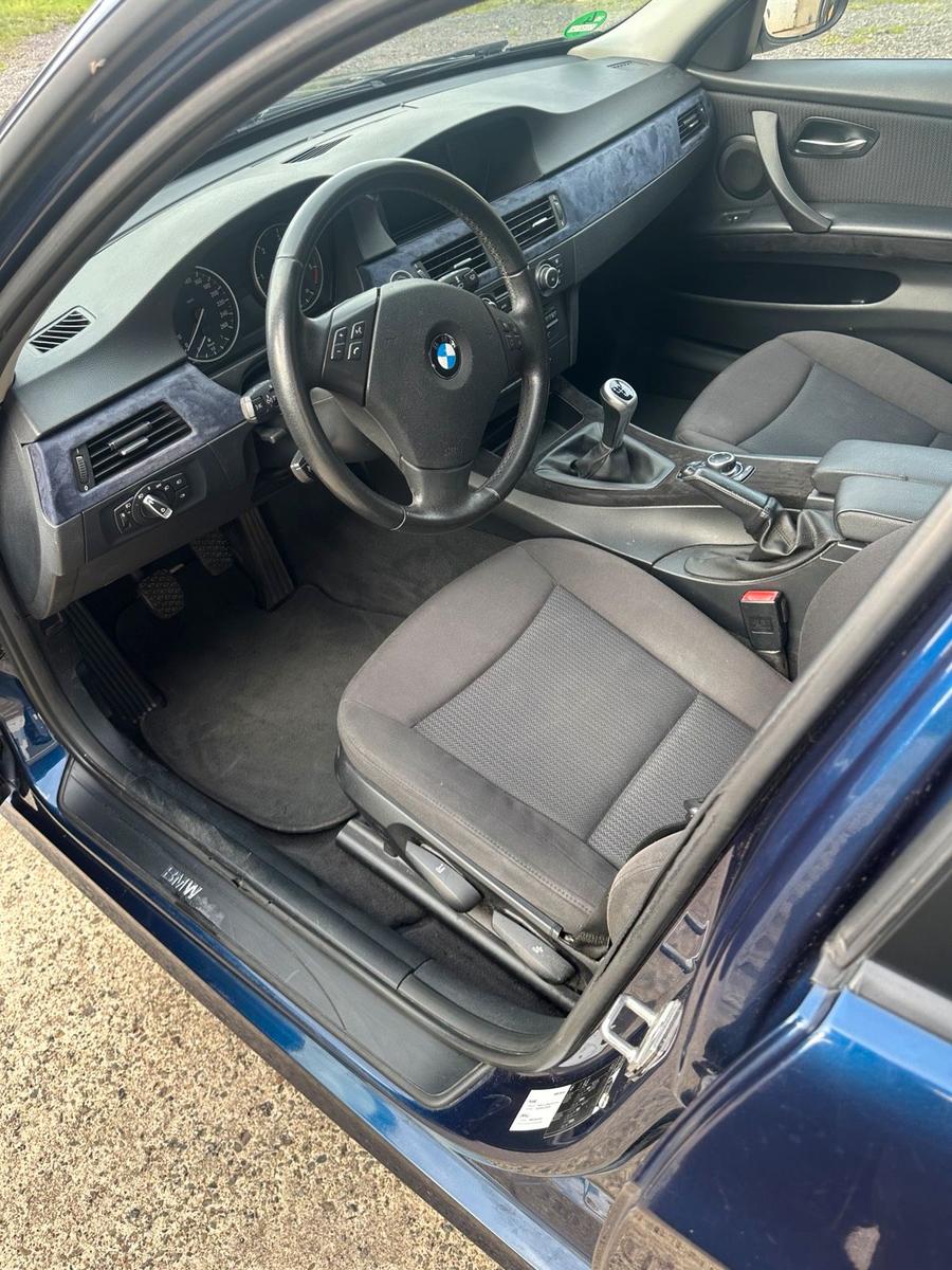 BMW 318 2011 — photo 10