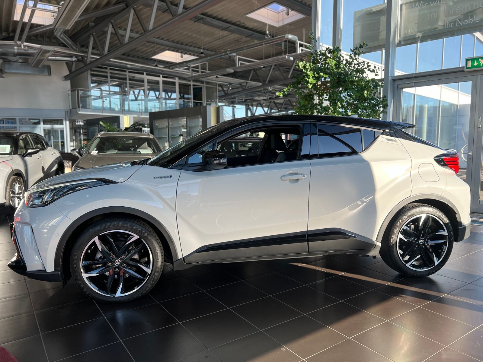 Fahrzeugabbildung Toyota C-HR Hybrid GR Sport AHK LED NAV SHZ ALU