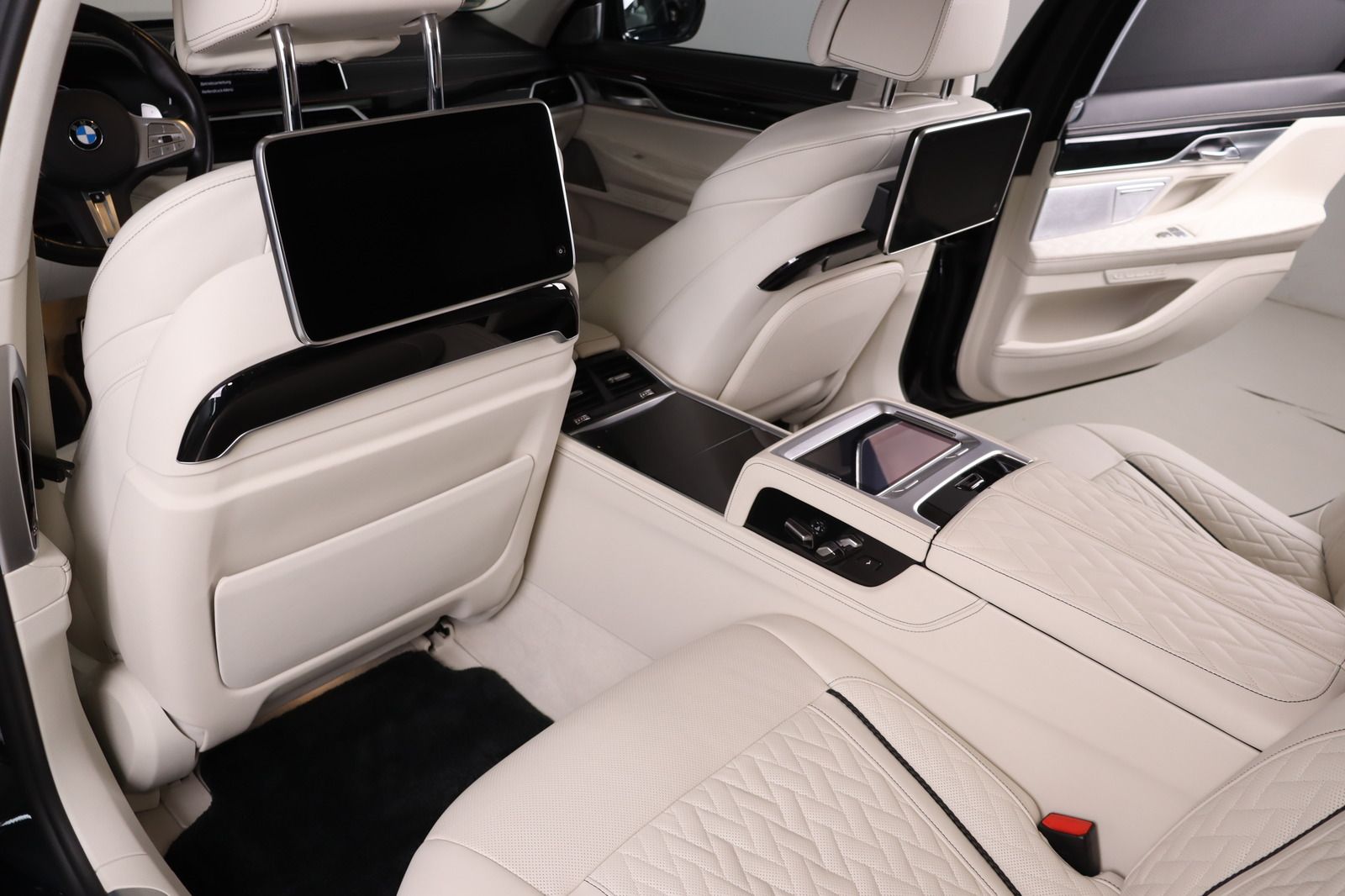 Fahrzeugabbildung BMW 750 L i xDrive M Paket Night-Vision * 4x Massage