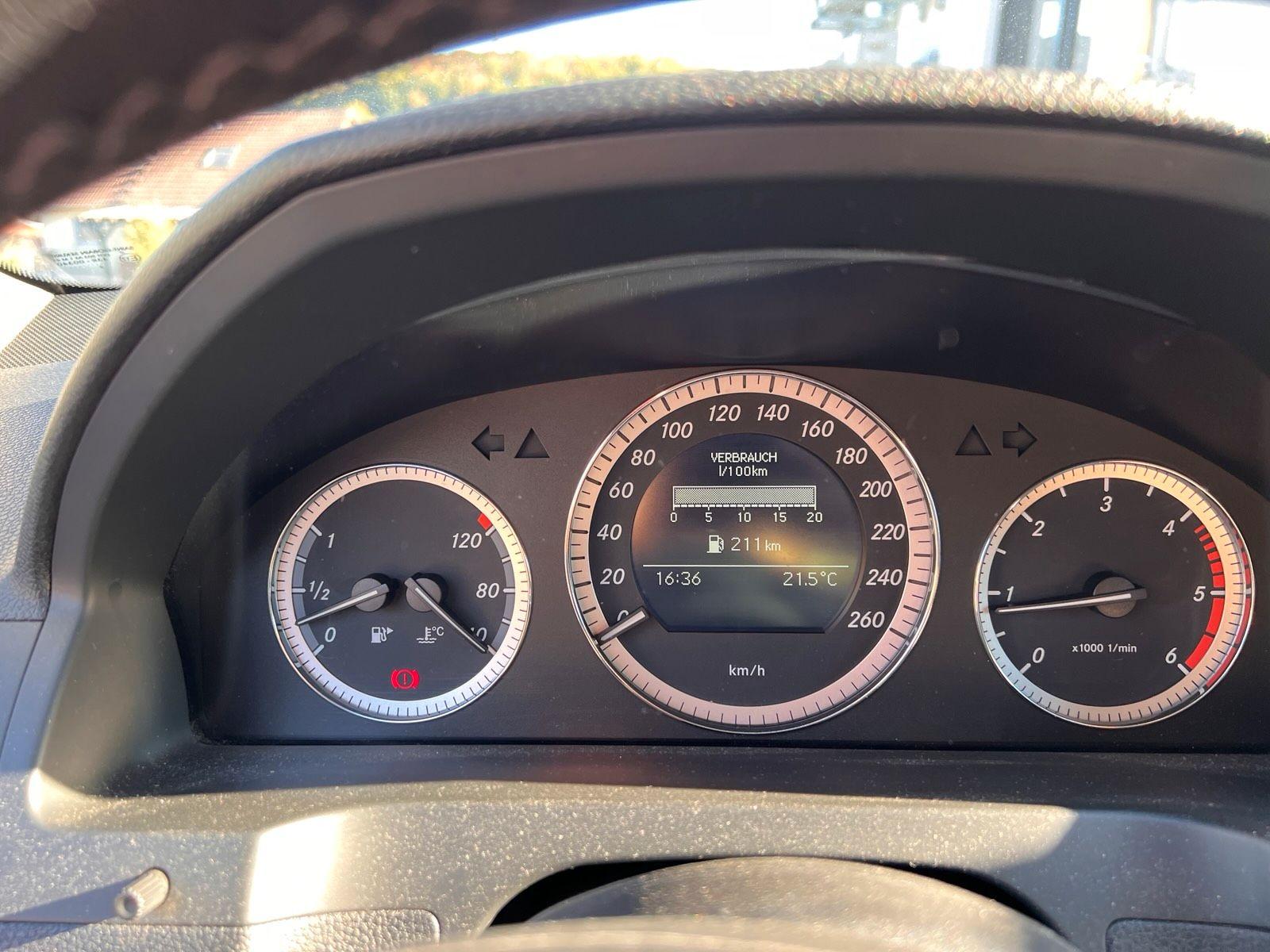 Mercedes-Benz C220 2009 — photo 10