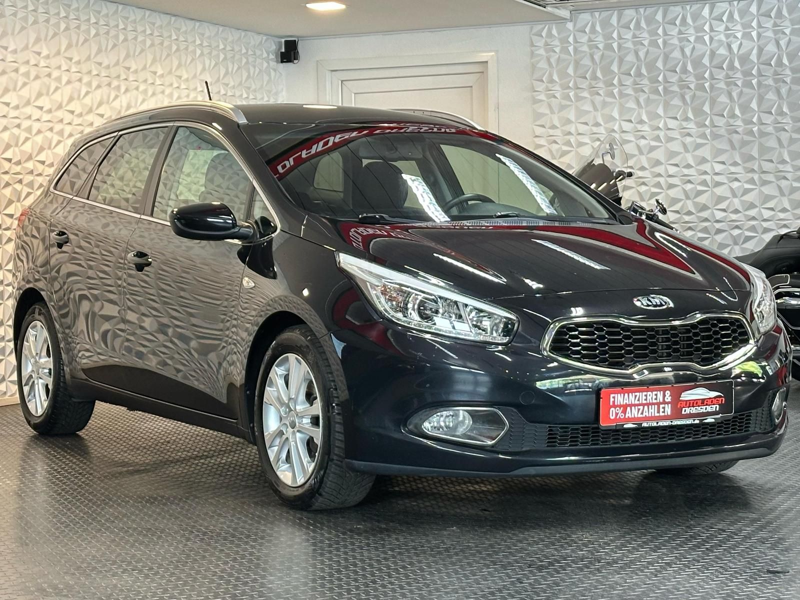 KIA Ceed Sportswagon 1.6CRDi Dream Team SHZ#TEMPO#BT - Image 2