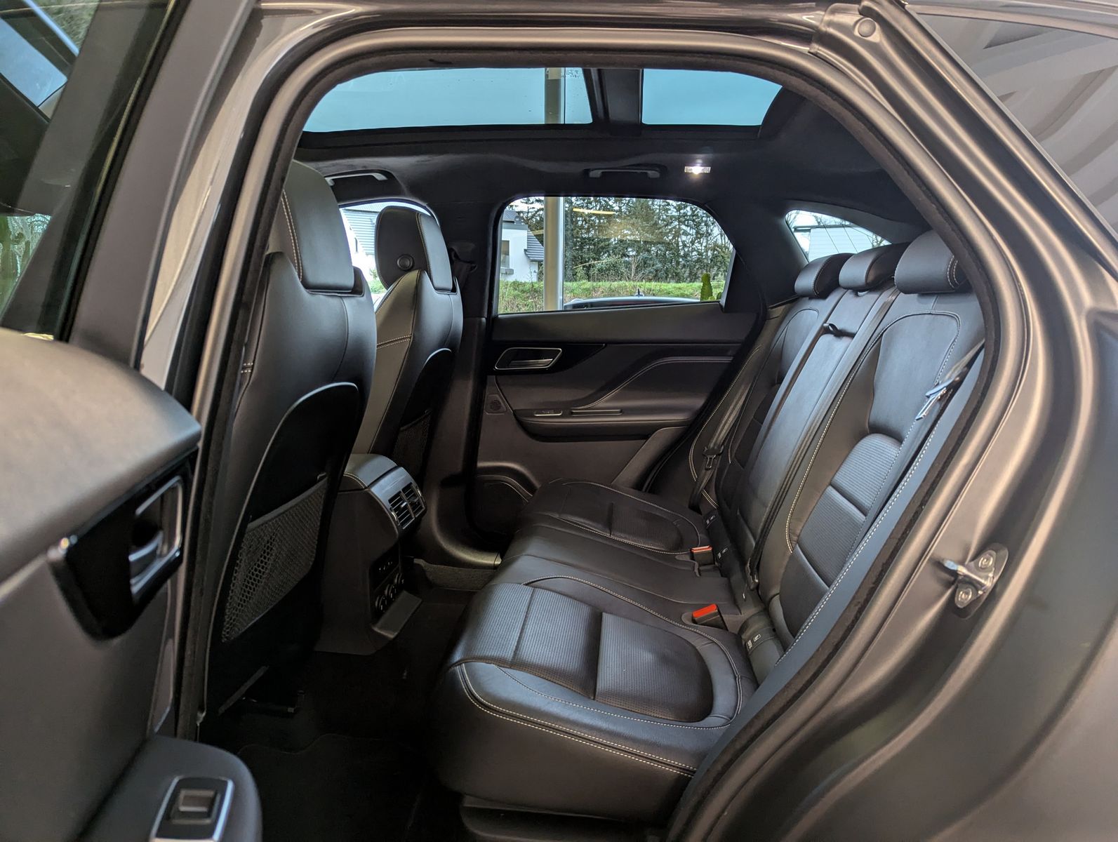 Fahrzeugabbildung Jaguar F-PACE R-Sport AWD Black LED+ PanoACC 22"
