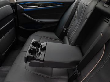 Fahrzeugabbildung BMW 530e xD Tour Luxury Line ACC HUD Pano Laser 360°