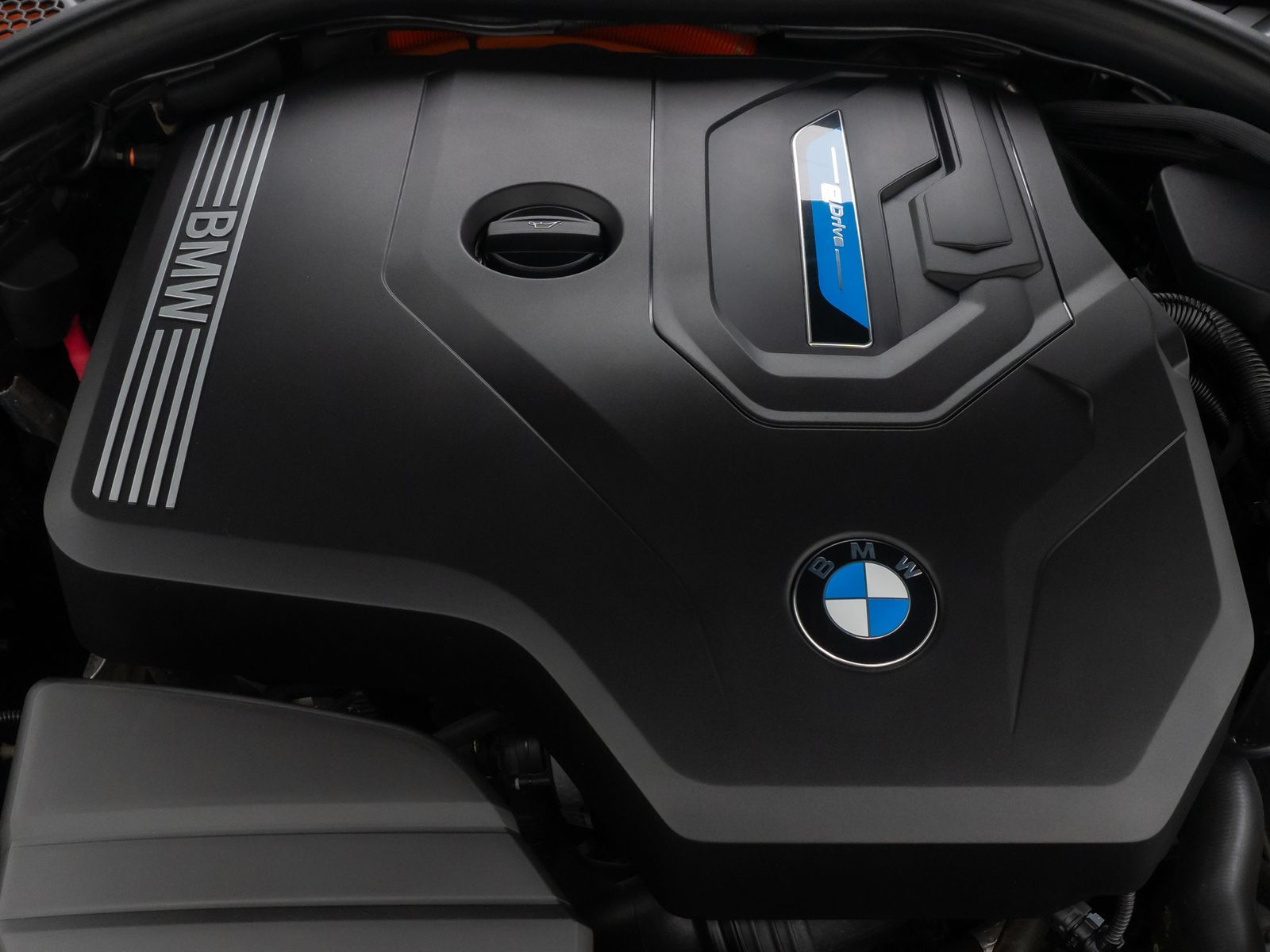 Fahrzeugabbildung BMW 330e xD M Sport 360&deg; HUD Panorama Individual 19"