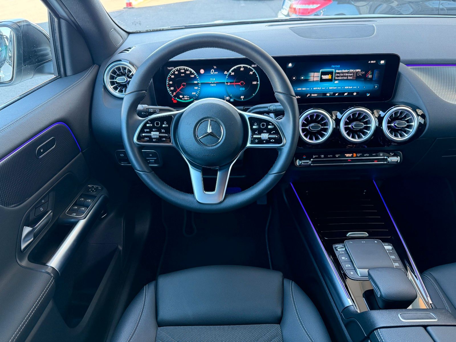 Fahrzeugabbildung Mercedes-Benz EQA 300 4M Progressive+Ambiente+Night+19`+TotW