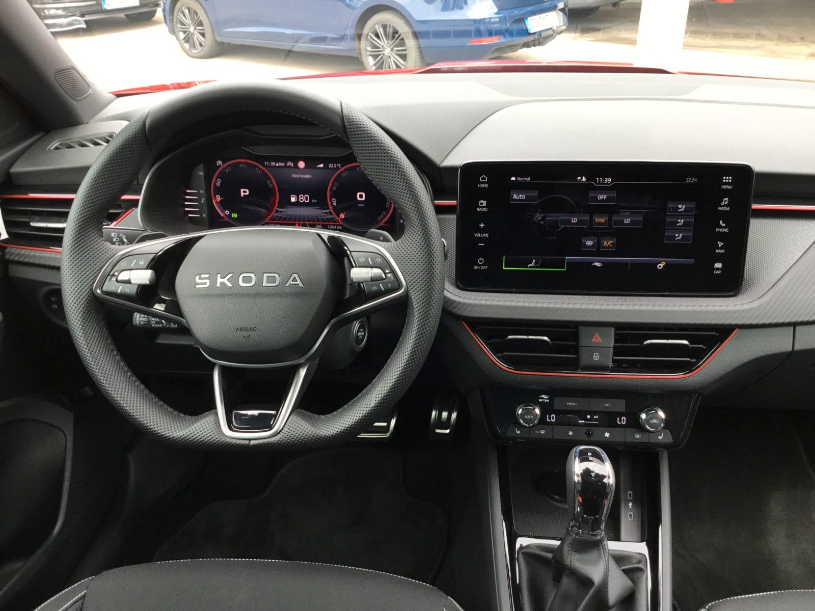 Fahrzeugabbildung SKODA Kamiq 1.5 TSI DSG Monte Carlo+AHK+Navi+Kamera