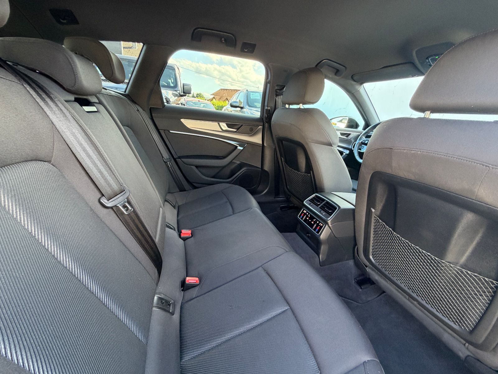 Fahrzeugabbildung Audi A6 Avant 55 TFSI quattro/SPORT/S-LINE/