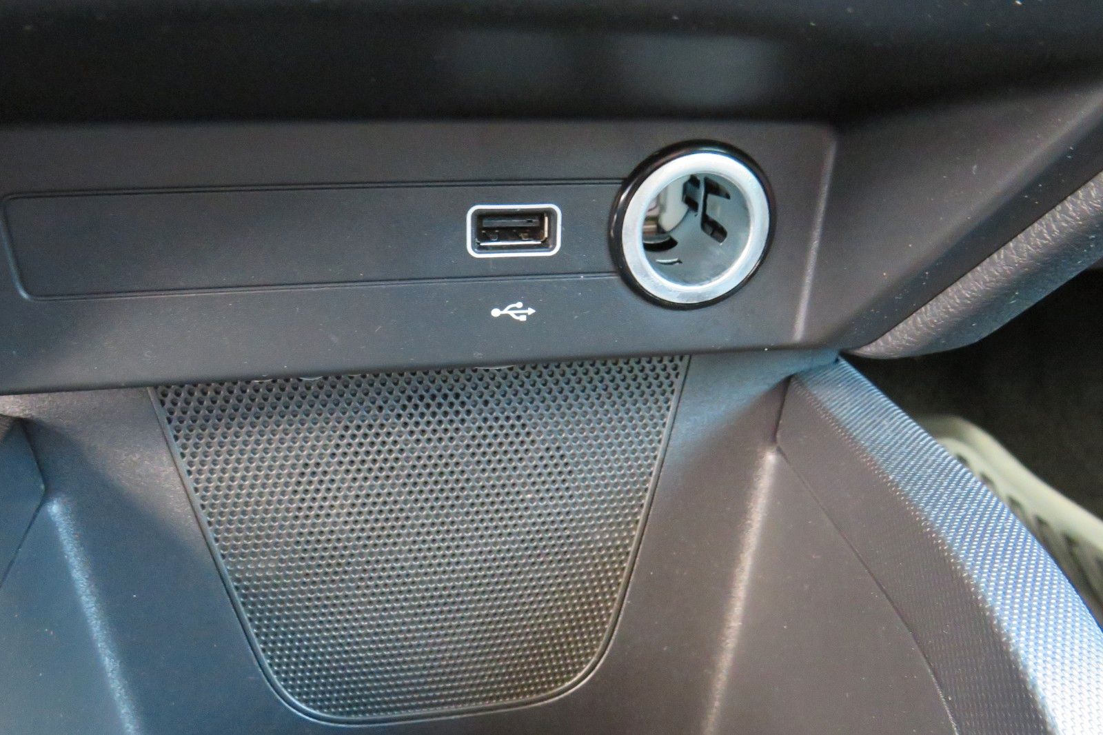 Fahrzeugabbildung SKODA Fabia Combi Ambition SITZH. GRA PDC NAVI APP 1.H