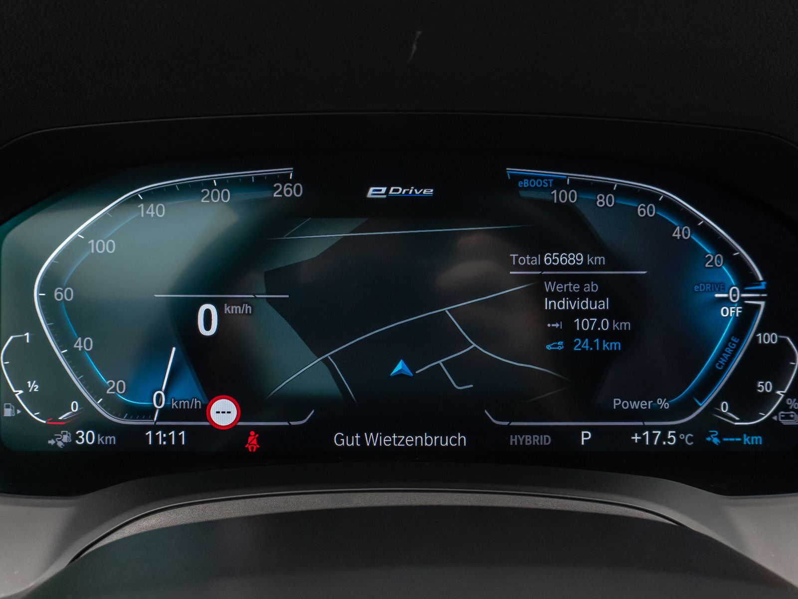 Fahrzeugabbildung BMW 330e DAB HiFi PDC DrivingAssist Alarm Sport LED