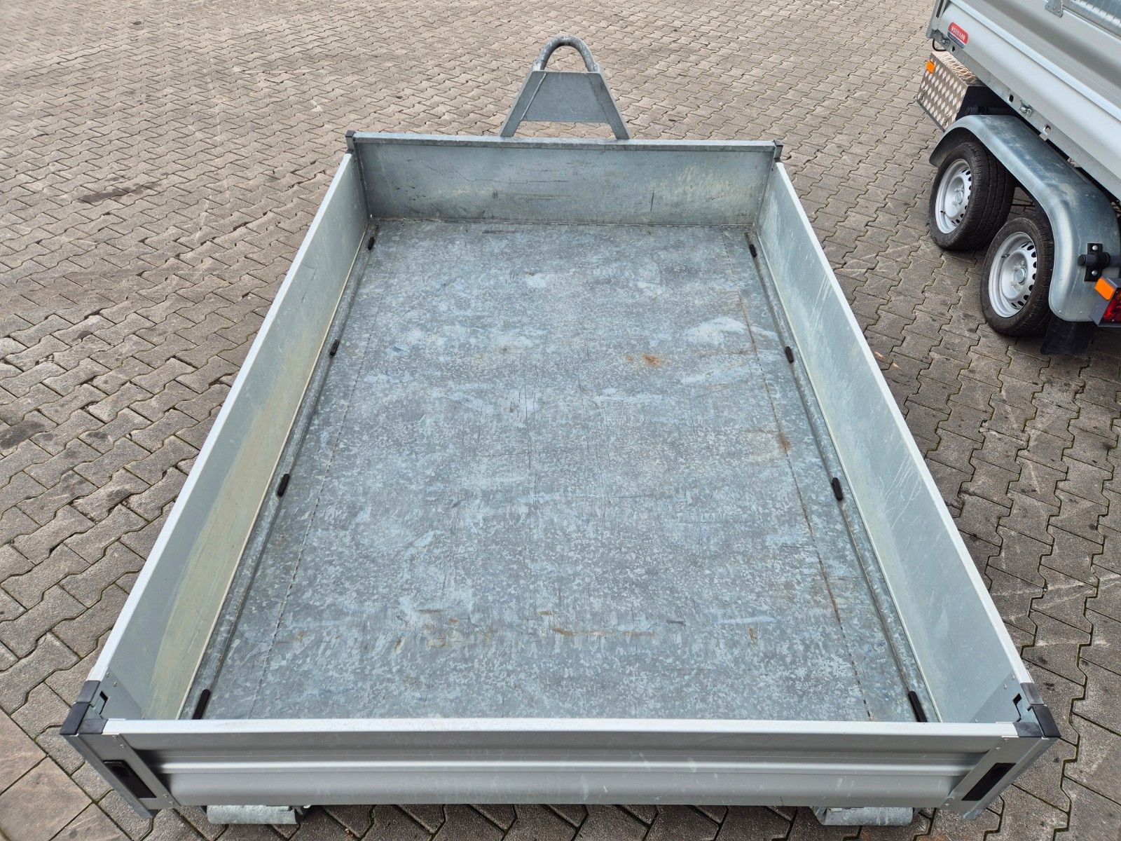 Fahrzeugabbildung Wörmann Abrollkipper Mulde Gitterbox