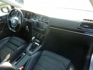 Volkswagen Golf - 10