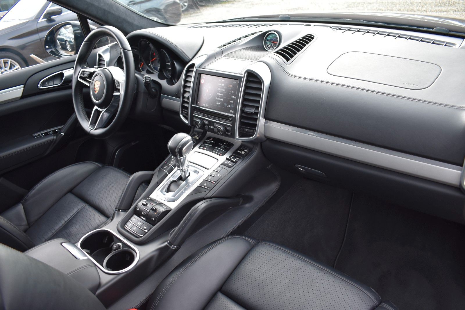 Fahrzeugabbildung Porsche Cayenne Turbo Panorama AHK Sport Chrono Keramik