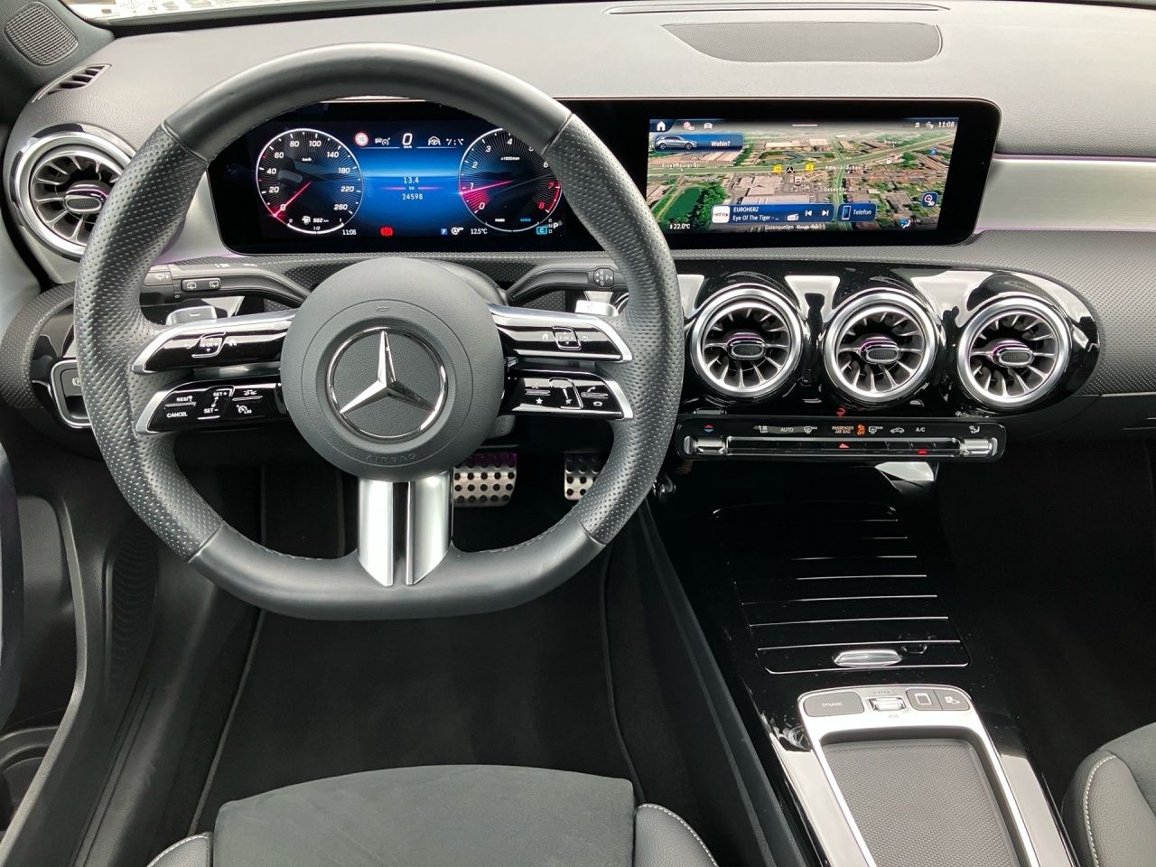 Fahrzeugabbildung Mercedes-Benz A 180 AMG AHK Night Distronic LED WinterP Kamera